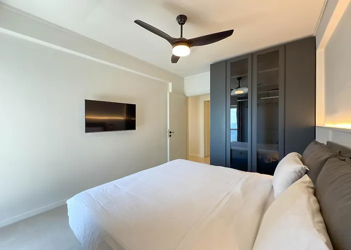 Luxury Sea View Retreat Apartamento