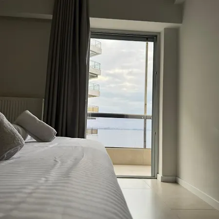 Luxury Sea View Retreat *