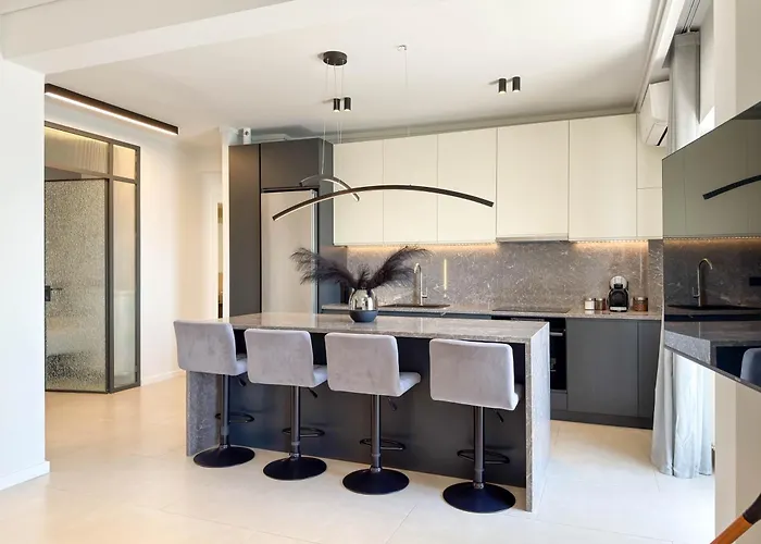 Luxury Sea View Retreat דירה *