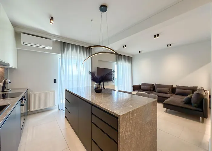 Luxury Sea View Retreat דירה