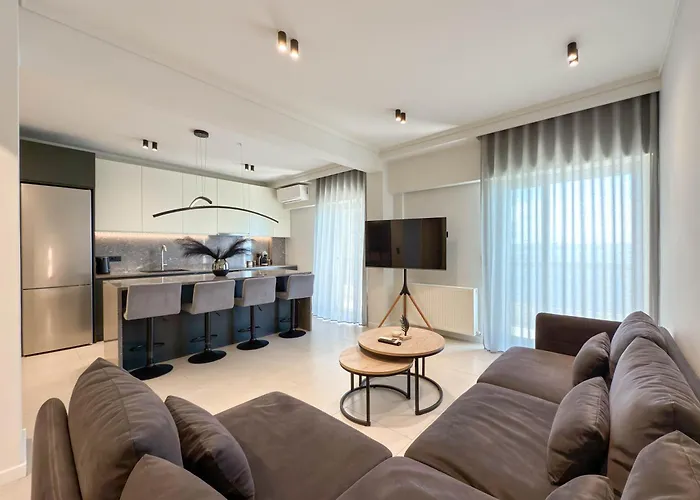 Luxury Sea View Retreat דירה