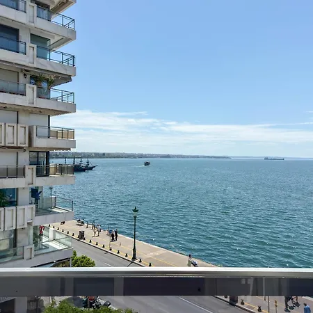 Luxury Sea View Retreat شقة *
